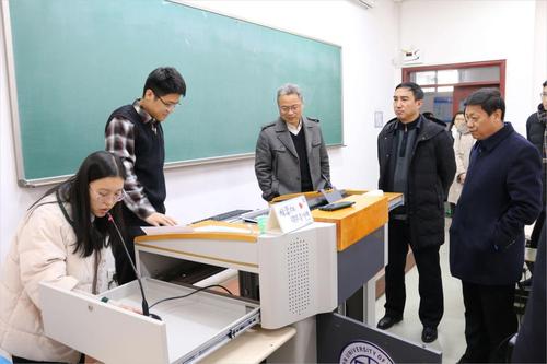具备处理多媒体常见故障的能力,做好多媒体设备日常管理维护工作