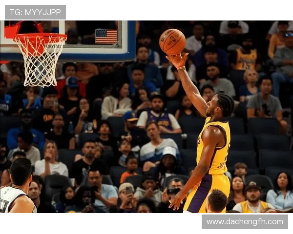 布朗尼火力全开 侧翼三分手起刀落展现超强投射能力